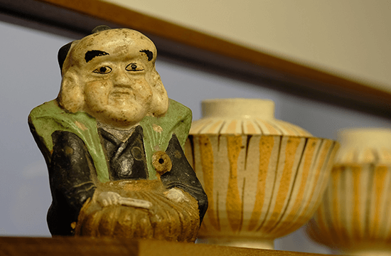 漆器花生置き物の画像のカラー画像